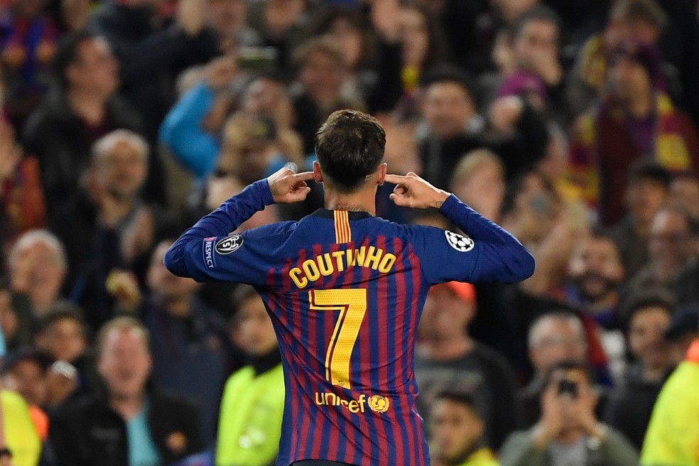 Philippe Coutinho está em rota de colisão com parte da torcida do Barça — Foto: Lluis Gene/AFP