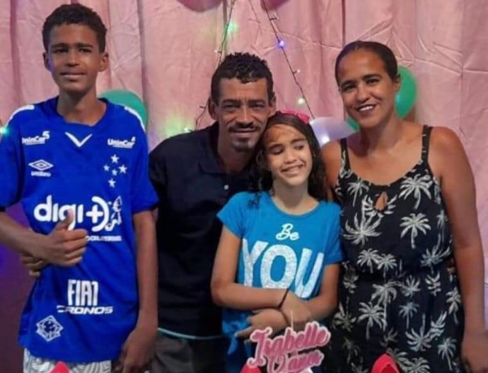 Osvaldo, Sílvia, Otávio e Isabele ficaram soterrados por barreira, em Jaboatão dos Guararapes, no Grande Recife — Foto: Acervo de família/Reprodução 
