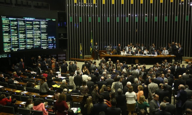 Plenário da Câmara durante a votação da denúncia contra Temer