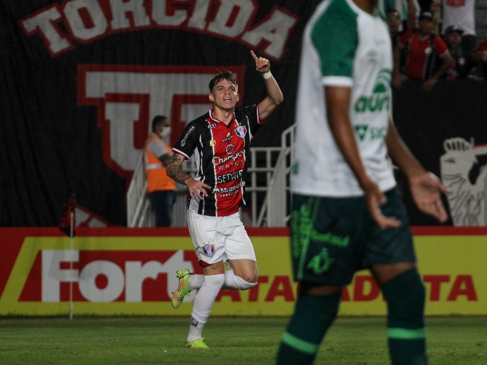 Cuiab&Atilde;&iexcl; encaminha contrata&Atilde;&sect;&Atilde;&pound;o do meia-atacante Chrystian Barletta, do  Joinville | futebol | ge