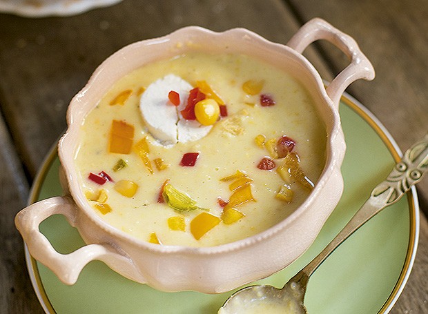 Sopas do MundoDias frios e refeição únicaSopa de cebola gratinada, Caldo  Verde, Sopa Tai com leite de coco, Sopa de milho cremosa com azeite de  mostarda