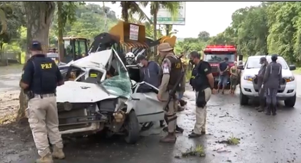 Acidente ocorreu na terça-feira, na BR-101 — Foto: Reprodução / TV Santa Cruz