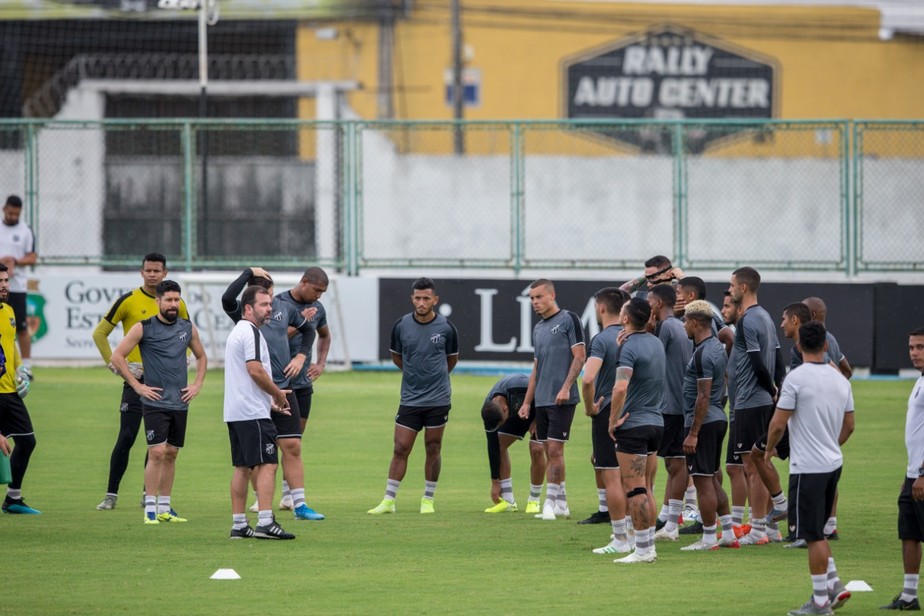 Com Klaus, Ceará faz último treino antes de viajar para ...