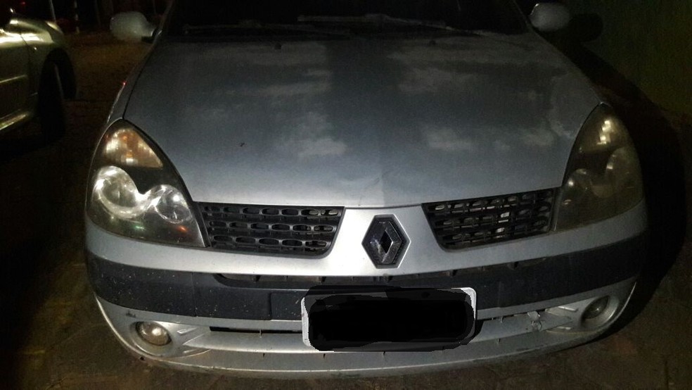 Carro usado em homicídio foi apreendido durante operação em Rio Branco (Foto: Divulgação/2º BPM)