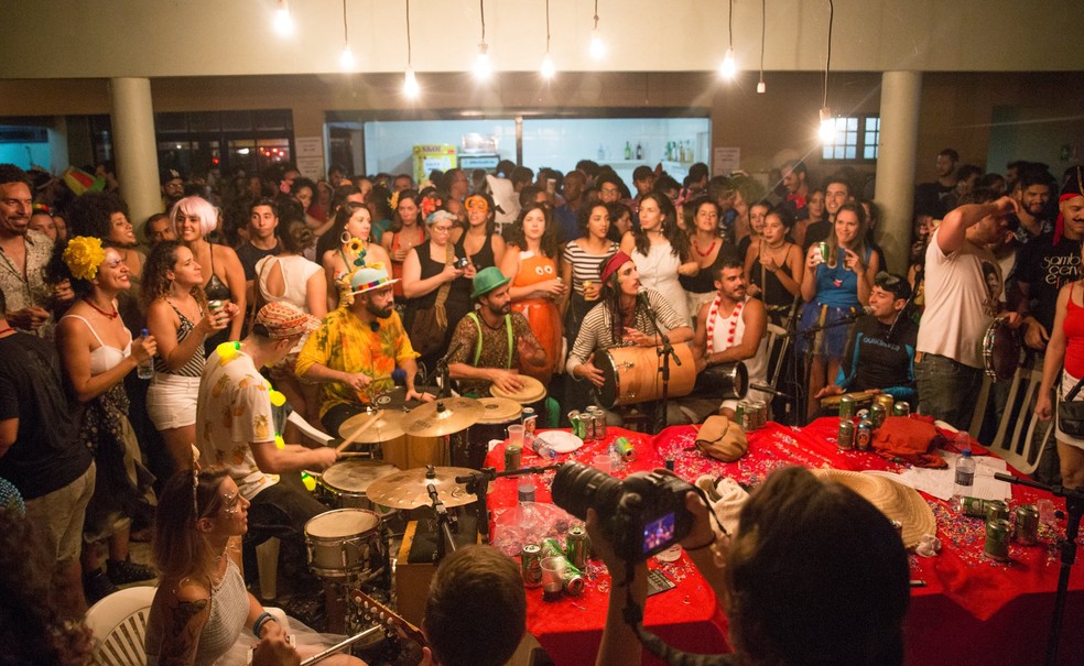 Grupo Samba Urgente promove roda de samba na noite do Natal. — Foto: Divulgação 
