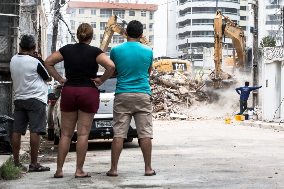 O desabamento do Edifício Andrea deixou 9 pessoas mortas e 7 pessoas resgatadas com vida — Foto: Thiago Gadelha/SVM