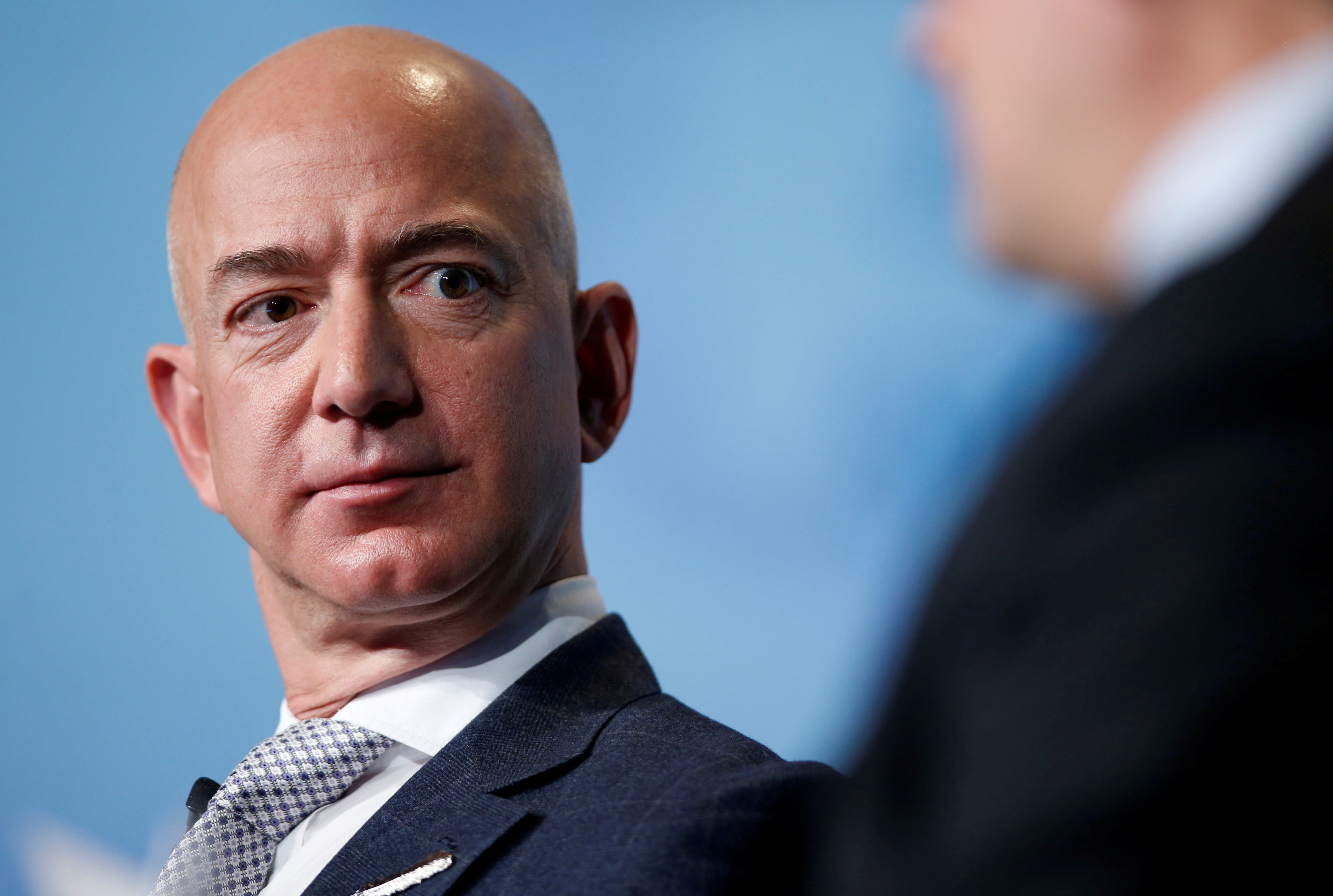 Jeff Bezos perde (por algumas horas) posto de homem mais rico do mundo para dono da Louis Vuitton thumbnail