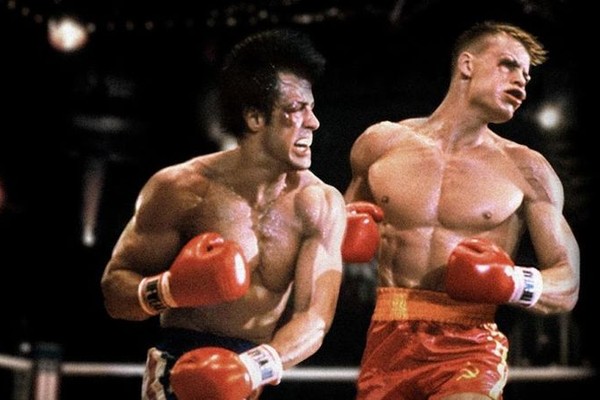 Stallone e Dolph Lundgren reprisam os papeis de Rocky IV (1985) (Foto: Divulgação)