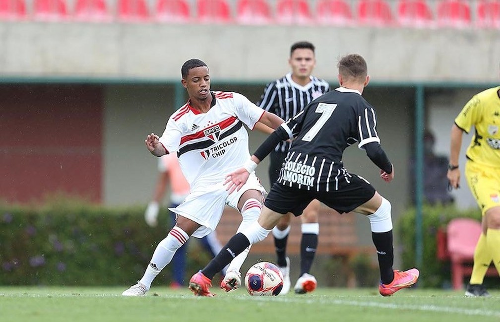 Corinthians vence e larga na frente do São Paulo na semifinal do Paulista Sub-17