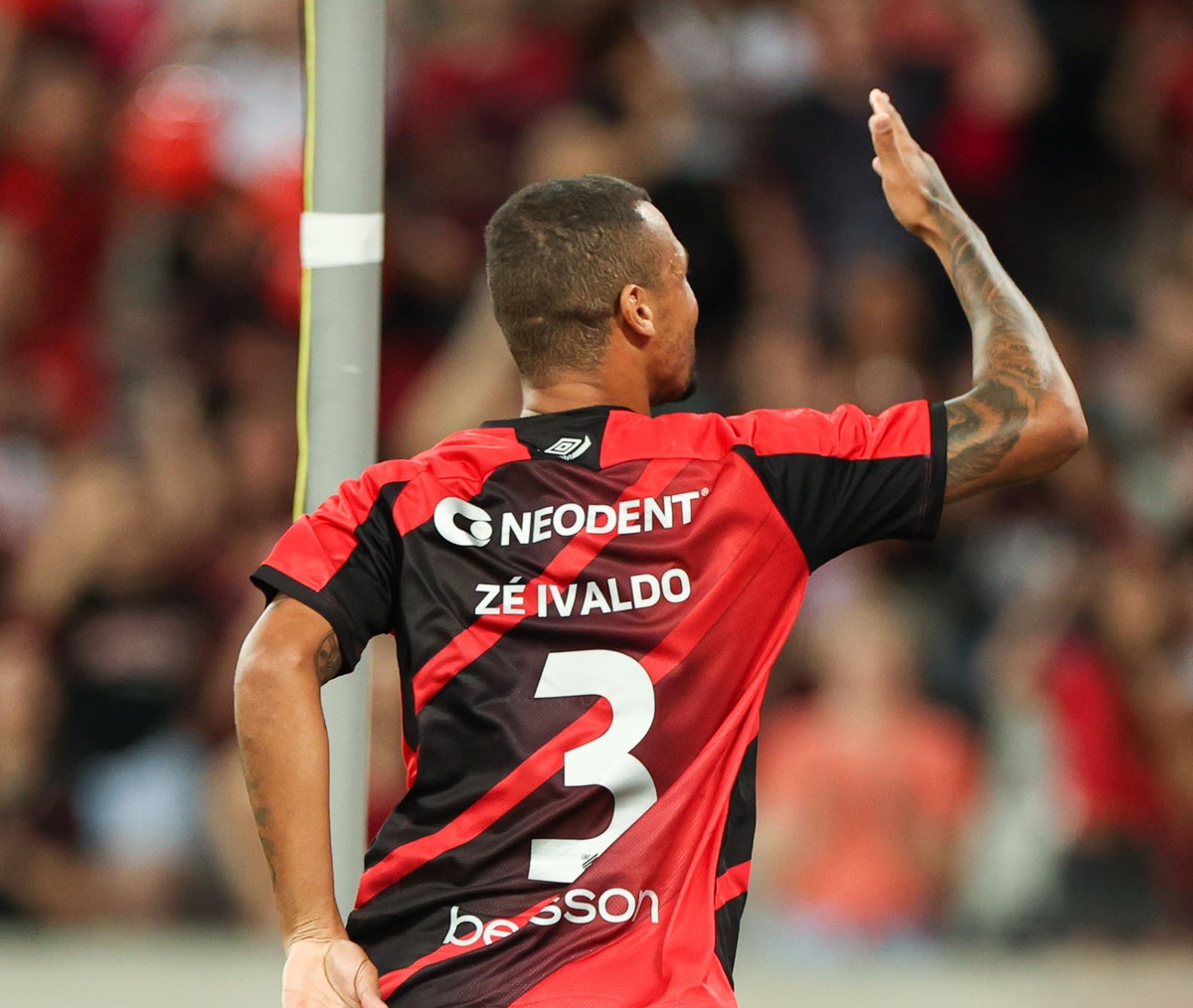 Zé Ivaldo e Madson reestreiam no Athletico, e zagueiro faz gol na volta ...