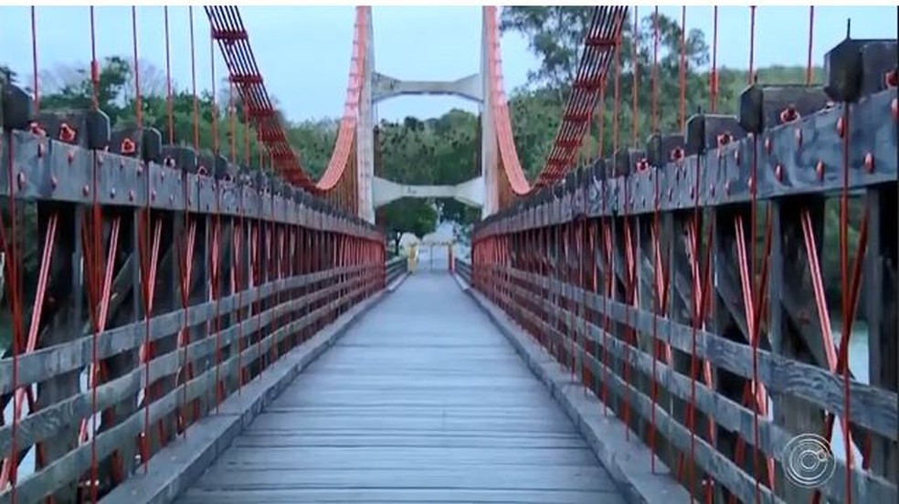 Ponte foi utilizada por soldados paulistas durante o confronto com os soldados federalistas na Revolução de 1932. — Foto: Reprodução TV TEM