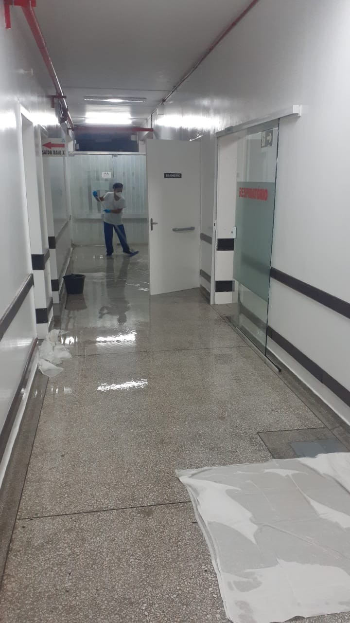 Santa Casa de Irati suspende visitas após chuvas alagarem corredores do hospital
