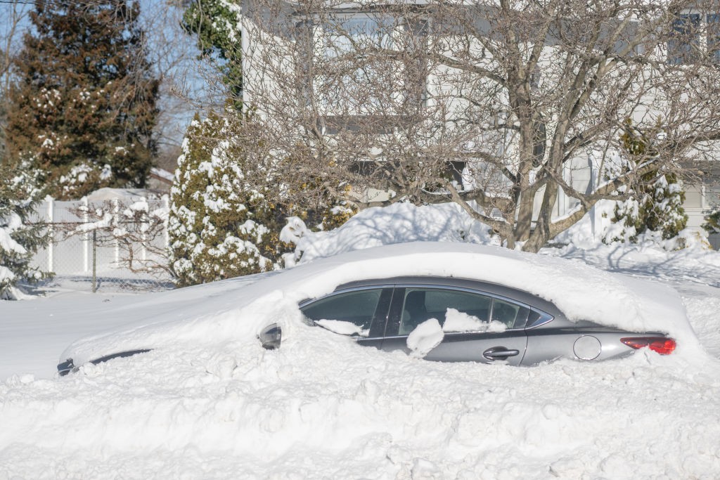 Mulher surpreendida por nevasca fica presa no carro e sobrevive comendo iogurte e gelo (Foto: Getty Imagens)