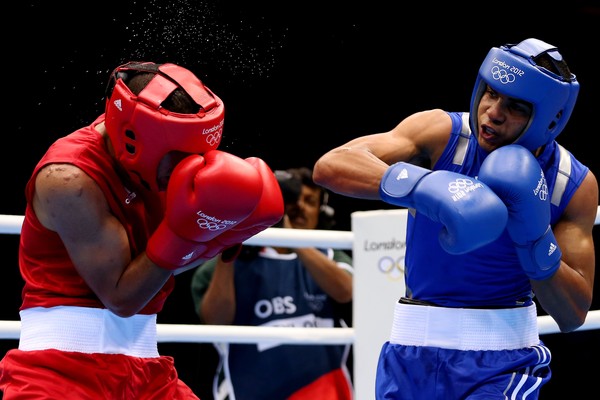 O boxeador porto-riquenho Felix Verdejo Sanchez em luta contra o tunisiano Ahmed Mejri nas Olimpíadas de Londes, em 2012 (Foto: Getty Images)