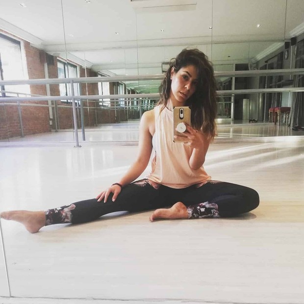 Além de trabalhar como atriz em peças teatrais, Christel Klitbo é coach fitness (Foto: Reprodução/Instagram)
