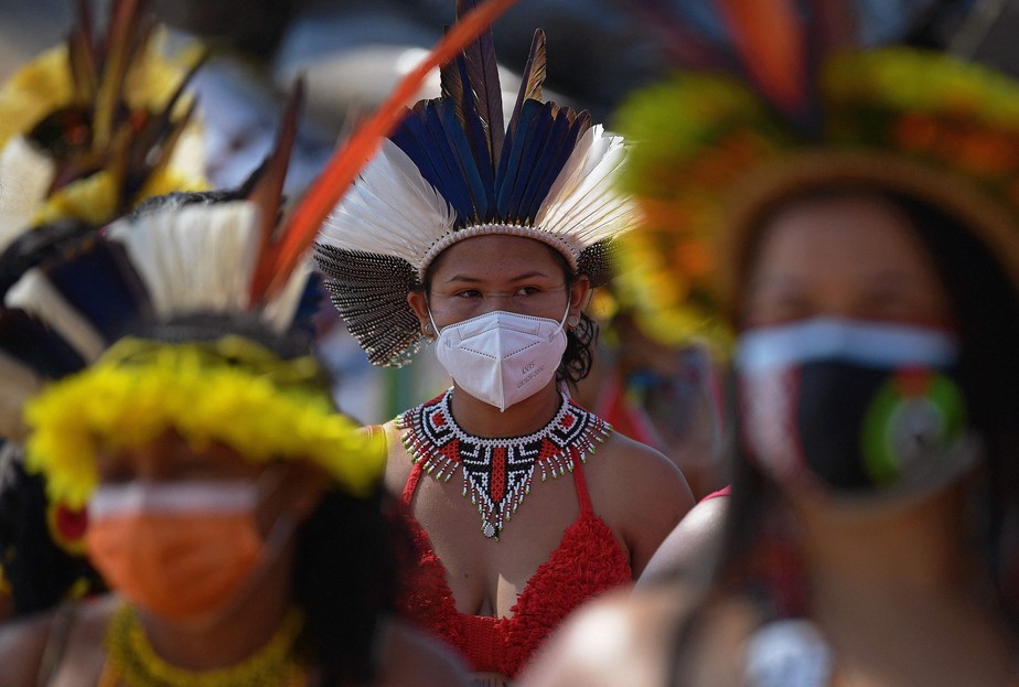 Mulher indígena é vista durante manifestação pela demarcação de terras indígenas em BrasíliaAFP - 08/09/2021