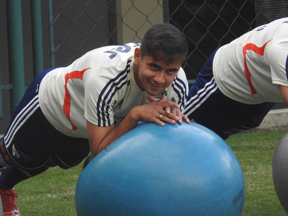 Everton Felipe treina no São Paulo — Foto: Marcelo Hazan