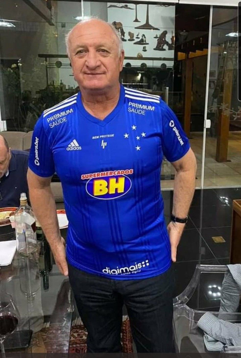 Felipão volta ao Cruzeiro para iniciar trabalho em que nada relembra a primeira passagem