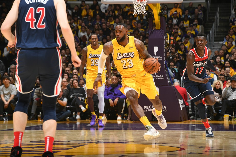 Lakers Desfilam Em Los Angeles Amassam Os Wizards E Engatam Decima Vitoria Consecutiva Nba Ge