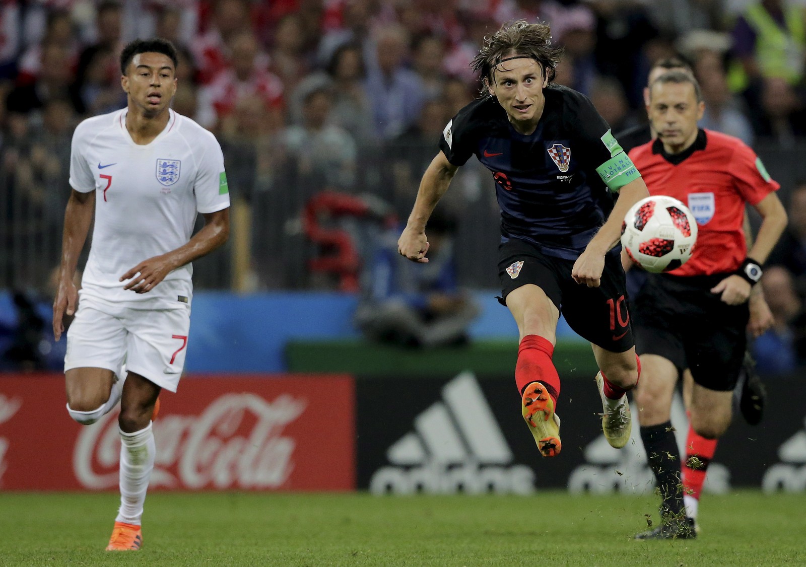 Modric em ação contra a Inglaterra em 2018: vice-campeã Croácia foi a principal 'surpresa' do Mundial — Foto: Marcelo Theobald/Agência O Globo
