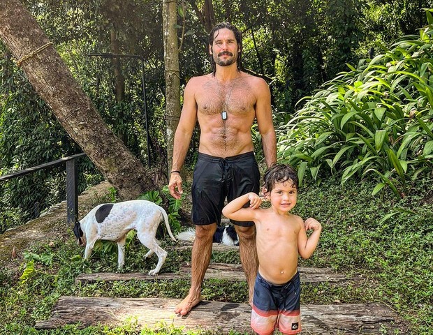 Dudu Azevedo faz questão de educar o filho, Joaquim, atento a hábitos de preservação ambiental (Foto: Reprodução/Instagram)