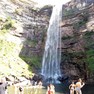 Foto: (Cachoeira São Domingos tem queda de 90 m de altura, a mais alta da região / Secretaria de Turismo de Caiapônia/Divulgação)