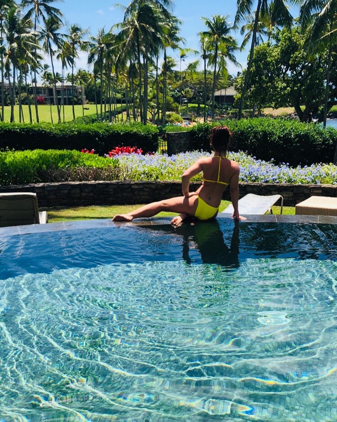 Britney Spears aproveita piscina com bela paisagem (Foto: Reprodução Instagram)