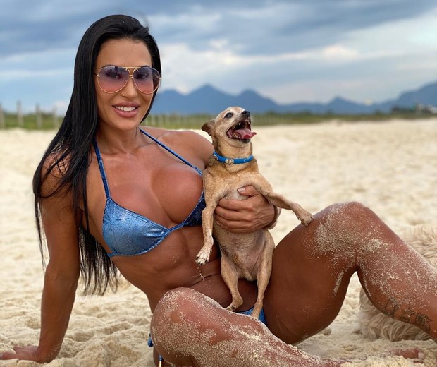 Gracyanne Barbosa e o cachorrinho Rambo (Foto: Reprodução/Instagram)