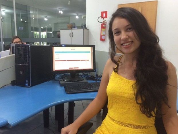 Júlia Neves Silva Dutra estudante Uberaba nota máxima Enem 2014 (Foto: Mariana Dias/ G1)