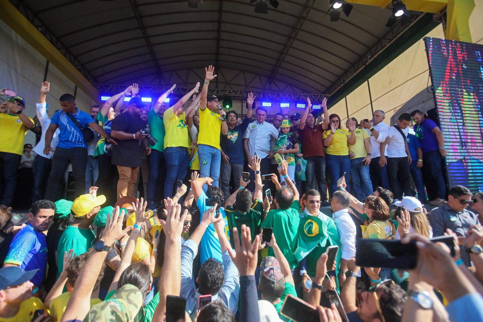 Bolsonaro participa de comício em Fortaleza, no Ceará. — Foto: JL ROSA / AFP