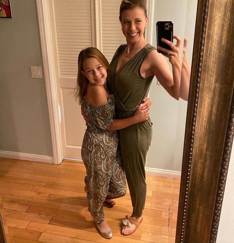 Jodie Sweetin com sua filha caçula, Beatriz, em 2021 (Foto: Reprodução / Instagram)