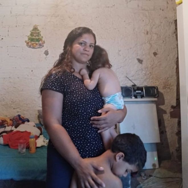 'Não tem comida em casa': o drama das mães de crianças vítimas do zika na fila do INSS thumbnail