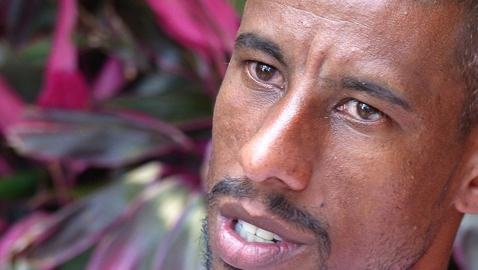 Caio Ribeiro pede que Léo Moura seja tratado com carinho no adeus ao Fla