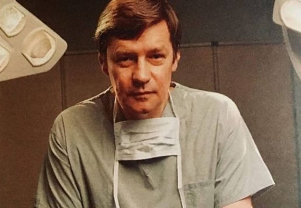 'A cirurgia para mim não é um trabalho, sempre foi um compulsão. Se pudesse passar o dia e parte da noite fazendo só isso, eu faria', diz Westaby. (Foto: BBC News) 'A cirurgia para mim não é um trabalho, sempre foi um compulsão. Se pudesse passar o dia e parte da noite fazendo só isso, eu faria', diz Westaby. (Foto: BBC News)