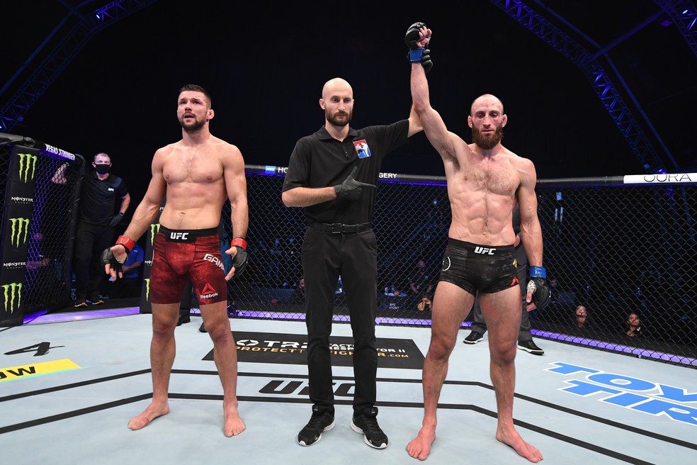 Guram Kutateladze não comemora a vitória sobre Mateusz Gamrot no UFC Ortega x Zumbi Coreano — Foto: Getty Images