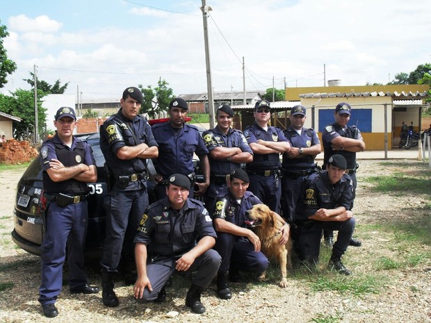 Cão Marley com a equipe da Guarda Civil Municipal  (Foto: Arquivo pessoal/Juceil Batista Rodrigues)