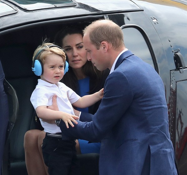 Kate Middleton, o príncipe George e o príncipe William (Foto: Getty Images)
