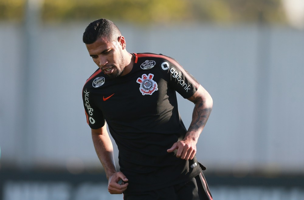 Jonathas faz cinco gols no treino de hoje; veja ao vídeo