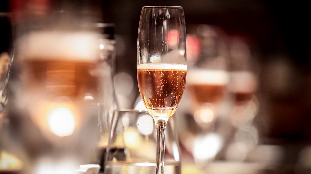 Qual a diferença entre champanhe e espumante | Guia do Vinho e da