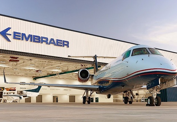 Fábrica da Embraer, em São José dos Campos, no interior de São Paulo. A empresa está entre os maiores fabricantes de jatos (Foto: Reprodução/Facebook)