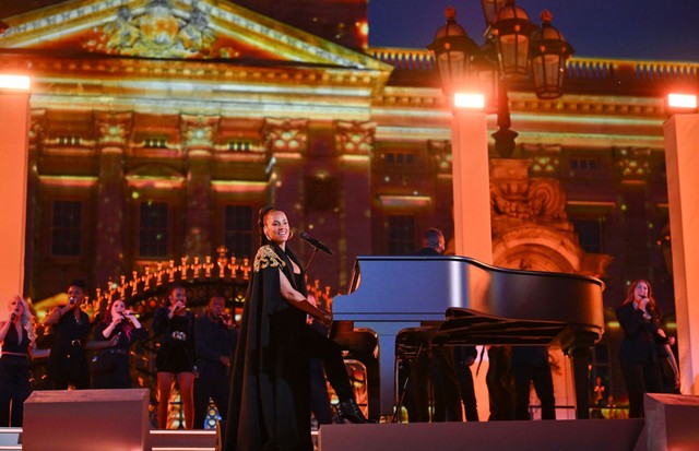 LONDON, ENGLAND - JUNE 04: Alicia Keys performs onstage during the Platinum Party at the Palace in front of Buckingham Palace on June 04, 2022 in London, England. The Platinum Jubilee of Elizabeth II is being celebrated from June 2 to June 5, 2022, in the (Foto: Getty Images)