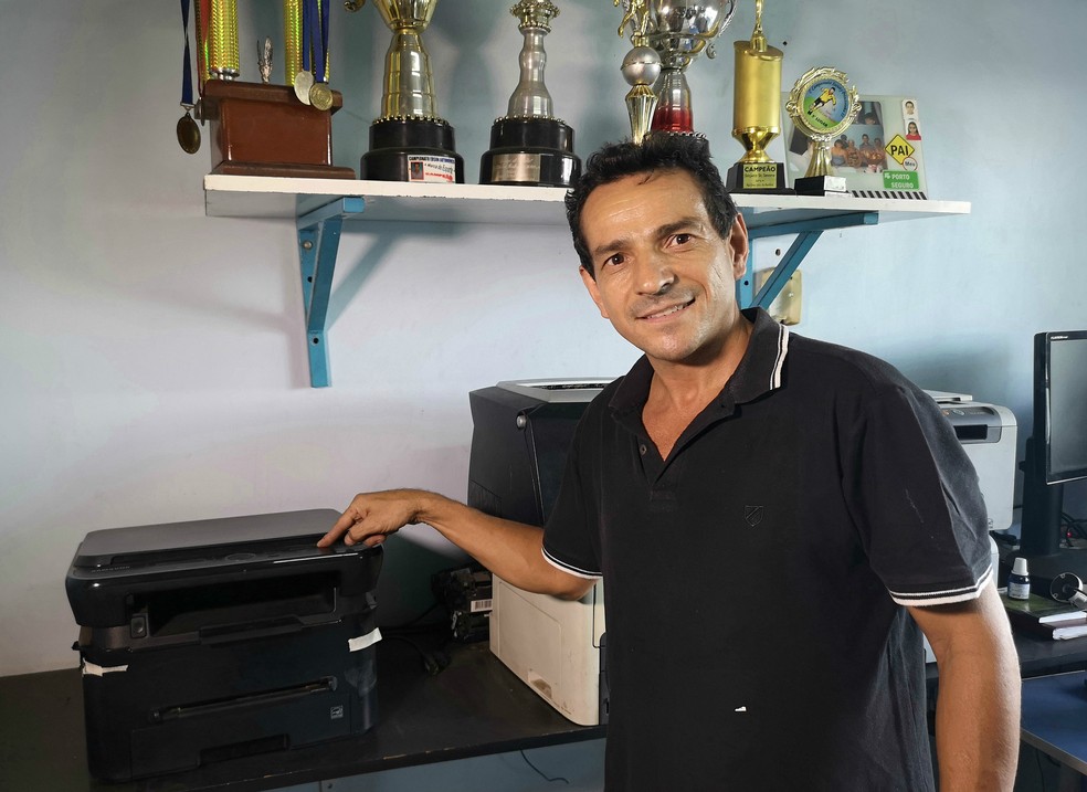Ledir José Pires, dono da lan house onde Dudu escaneou documento — Foto: Tossiro Neto