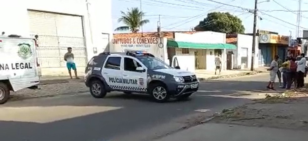 Homem é morto a tiros na frente da mulher na Zona Norte de Natal — Foto: Reprodução/vídeo