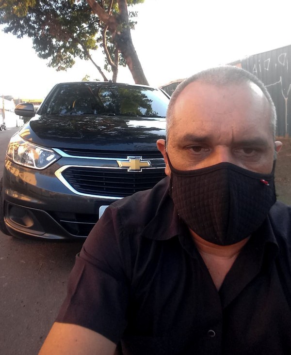 Rosimar Pereira, 48, é motorista há 20 anos, mas pensa em desistir da profissão se arrumar outro emprego - Foto: Arquivo pessoal