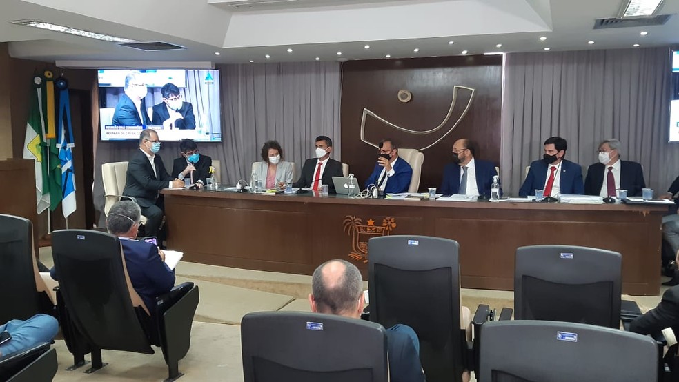 Carlos Gabas, secretário-executivo do Consórcio Nordeste, ficou em silêncio durante depoimento na CPI Covid no RN — Foto: Sérgio Henrique Santos/Inter TV Cabugi