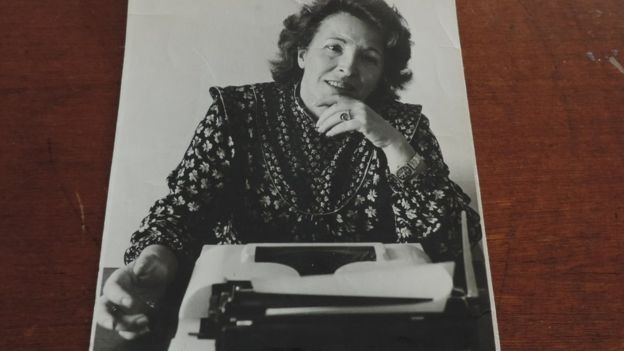 Ela é também uma das primeiras jornalistas formadas no Brasil, no começo da década de 1950 (Foto: ARQUIVO PESSOAL)