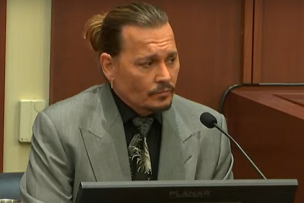 Caras  Johnny Depp pede para adiar julgamento para fazer 3.º filme de  Monstros Fantásticos e Onde Encontrá-los - Amber Heard recusa