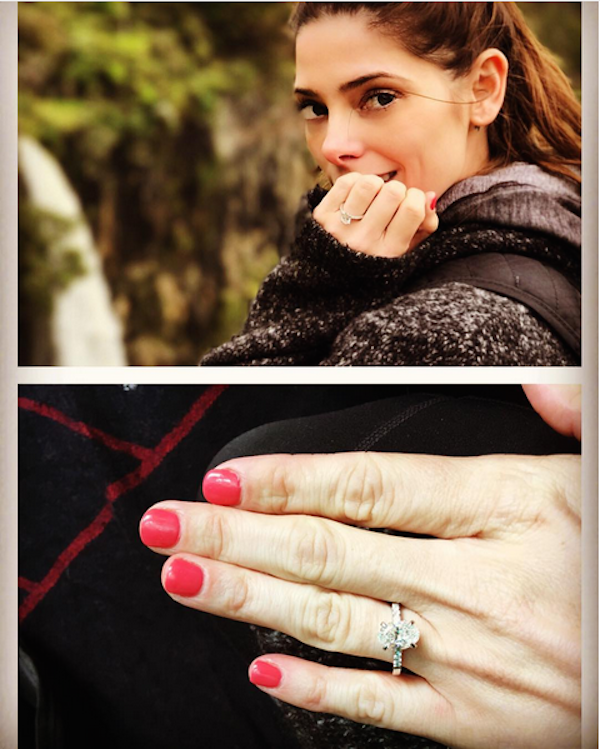 A atriz Ashley Green com seu anel de noivado (Foto: Instagram)