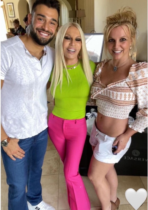 Sam Asghari, Donatella Versace e Britney Spears (Foto: Reprodução/Instagram)