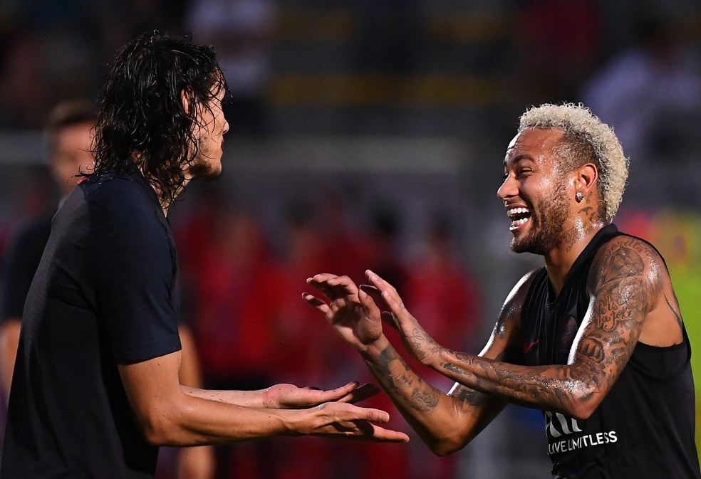 Neymar Cavani treino China PSG — Foto: Franck Fife/AFP